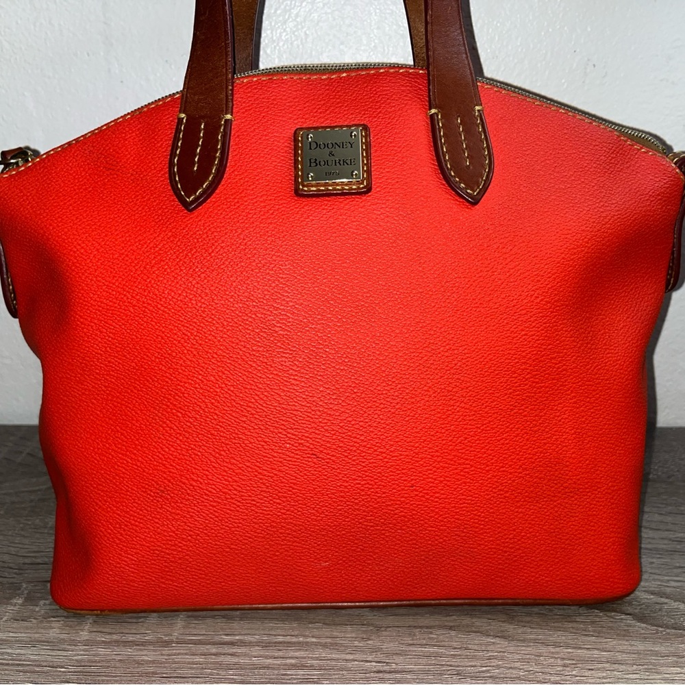DOONEY & BOURKE Orange Handbag Preowned Zipper Satchel Purse